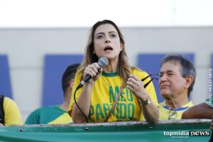 "Traidores da pátria", diz Soraya após rebater críticas de Flávio Bolsonaro