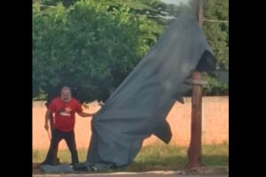 Outdoor anti-Lula é arrancado em Iguatemi