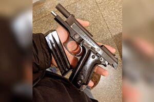 Pistola usada pelo acusado