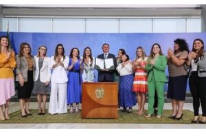 Articuladores de Bolsonaro lançam ofensiva para reduzir rejeição entre mulheres e jovens