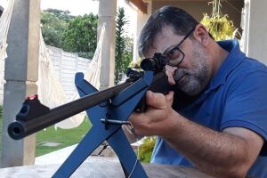 Pastor faz apologia às armas nas redes sociais