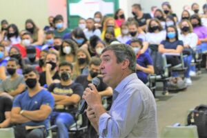 Riedel aponta que investimento na educação é essencial