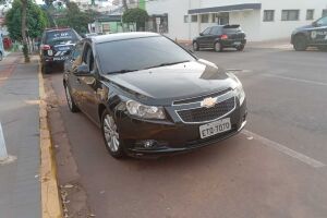 Carro foi abandonado na Orla Morena em Campo Grande