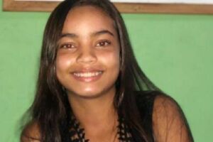 Adolescente iria lavar o cabelo no quintal 