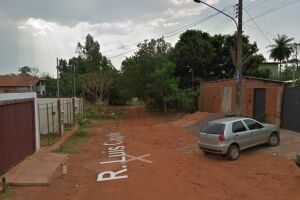 Homem tenta roubar carro com criança dentro, mas é atropelado em Campo Grande