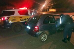 Motorista bêbado 'roleta' cruzamento e quase bate em viatura em Dourados