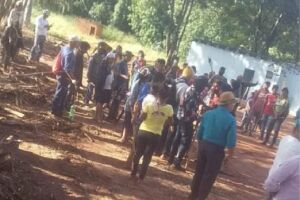 Indígenas mantêm servidor refém em fazenda invadida 