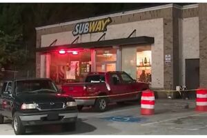 Cliente mata funcionária e deixa outra baleada por excesso de maionese em lanche