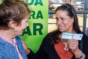 Tereza Cristina entregou inscrição para beneficiada 