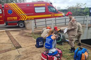 A vítima foi socorrida pelo Corpo de Bombeiros 