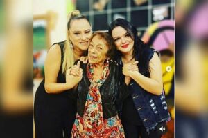 Cantoras Patrícia e Adriana homenageram Delinha