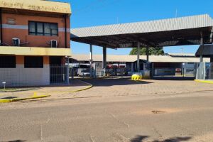 Ônibus estacionados no pátio da Jaguar