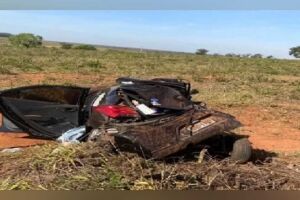Duas mulheres morrem após carro bater de frente com caminhão na MS-040