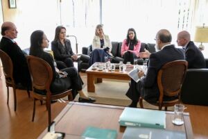 Prefeita se reúne com embaixador da Irlanda para firmar parceria em prol do parque tecnológico