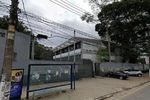 Escola onde o aluno foi agredido