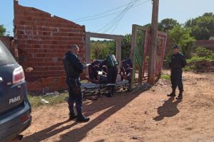 Homem foi baleado em área de invasão