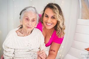 Neta que cuidou da avó com Alzheimer por 12 anos dá lição de amor