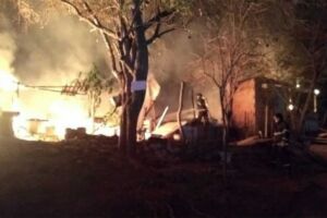 Incêndio destrói barracos de área invadida no Anel Viário de Corumbá