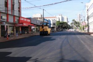 Obras de recapeamento ocorrem na rua Dom Aquino