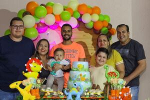 Cristiano (lado direito da foto) construiu a família sendo referência como pai