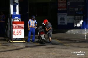 Petrobras reduz gasolina em R$ 0,18 para distribuidoras