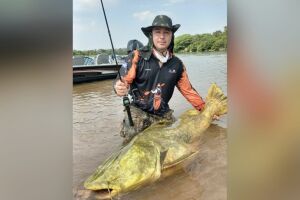 Militar é que fisgou peixão no Rio Taquari 