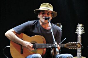 Para comemorar aniversário de Campo Grande, Almir Sater fará show gratuito no Parque das Nações