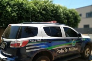 Homem bêbado é preso ao enforcar a própria mãe em Paranaíba