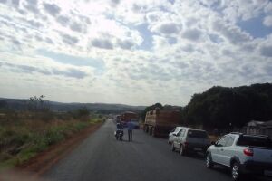 Manifestação ocorre desde o início desta manhã