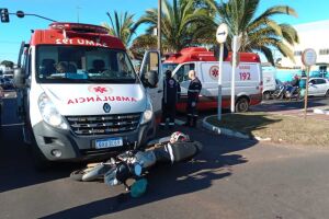 Motociclista teve fratura exposta