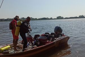 Bombeiros realizam buscas de jovem que desapareceu no rio Paraguai