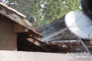 Bombeiros foram acionados para conter a chamas