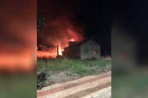 Fogo começou enquanto as moradoras dormiam 