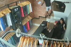 Comerciante reage a assalto e atira em bandidos no ES (vídeo)