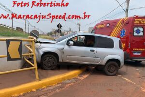 Grande impediu carro de cair em viaduto 
