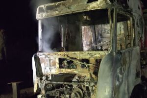 Carreta pegou fogo perto de usina de álcool 