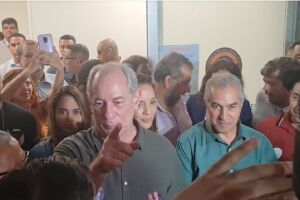 Ciro chega ao MS e detona Bolsonaro 