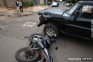 Rapaz bate moto em dois veículos e morre em Três Lagoas