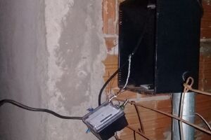 Ladrão destruiu padrão para levar fios de cobre 