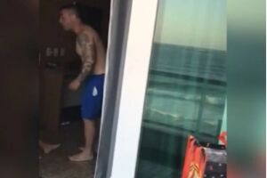 Policial é flagrado agredindo mulher
