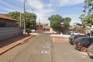 Bandidos assaltam rapaz, são perseguidos e presos no Centro de Campo Grande