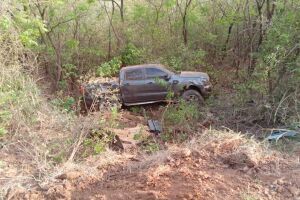 Caminhonete carregada de droga capotada em MS