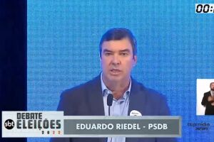 Riedel foi o primeiro a perguntar no debate