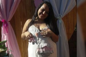 Tatiane viu a mãe morrer após ser esfaqueada pelo padrasto