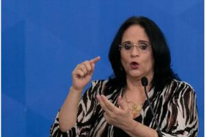 Damares fez acusações graves, mas não denunciou ao MP