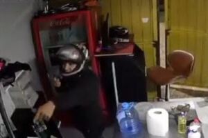 Ladrão é flagrado fazendo 'limpa' em restaurante de Ponta Porã (vídeo)