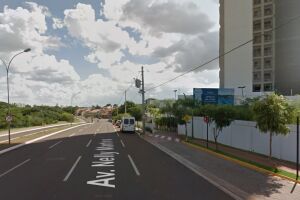 Edifício de onde o jovem caiu