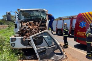 Motorista de prefeitura sai ileso ao se envolver em grave acidente em Nova Andradina