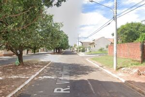 Homem e três adolescentes são flagrados empurrado carro furtado no Universitário 