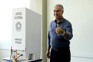 Governador Reinaldo Azambuja votou em Campo Grande
